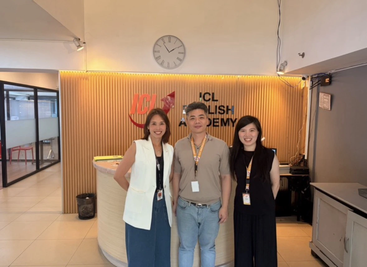 세부 어학원 ICL 리셉션에서 2026년 9월에 학교를 방문한 Ambitious Learner 팀